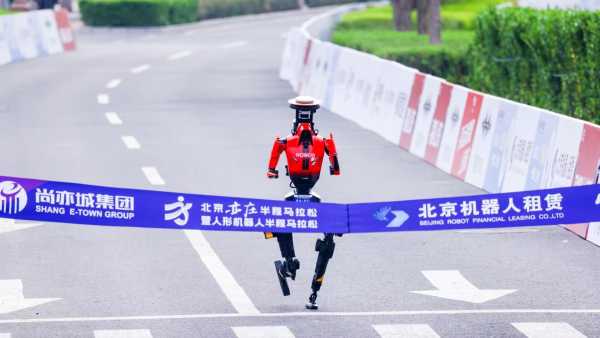 Robots de forme humaine ont dépassé les coureurs humains au semi-marathon, battant&hellip;