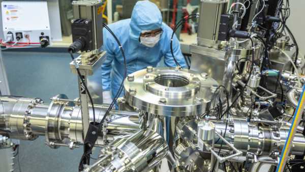 Quantum battery charges in a quadrillionth of a second with a laser&hellip;